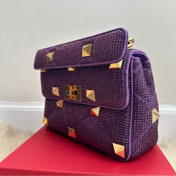 🎀SOLD🎀NWT💯% Auth Valentino Garavani Roman Stud Crystal Leather Bag - Picture 6 of 10